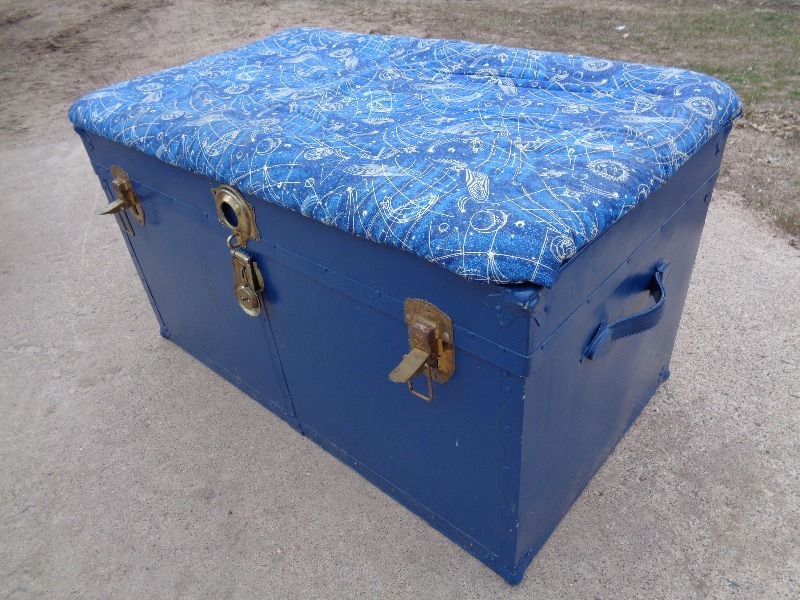 lot 120 image: Large Blue Trunk