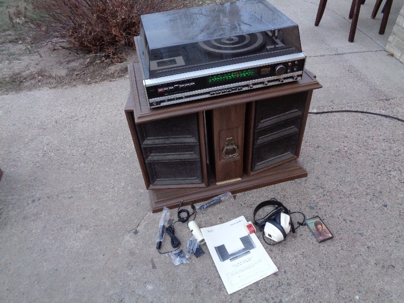 lot 121 image: Vintage Sears Stereo System and Cabinet
