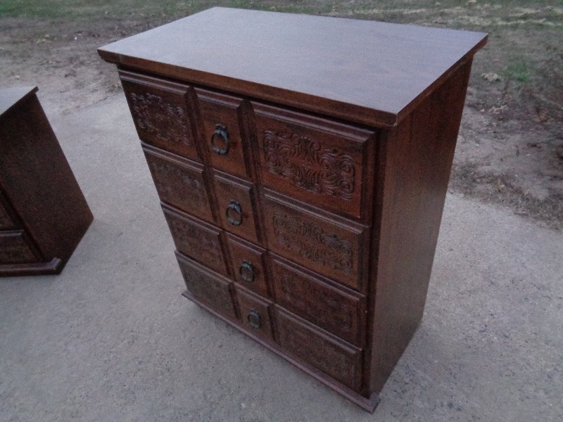 lot 126 image: 4 Drawer Dresser