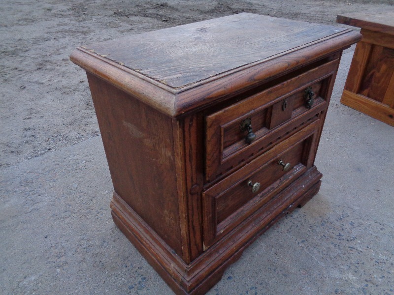 lot 128 image: 2 Drawer Night Stand