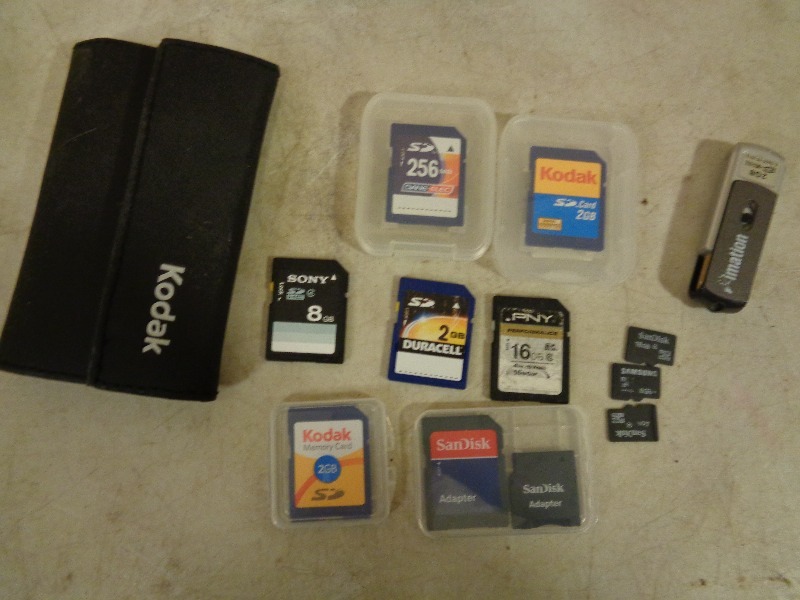lot 142 image: Memory Cards, USB Drive, Etc