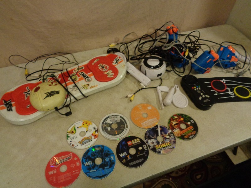 lot 154 image: Nintendo Wii Games and Assorted Electronics