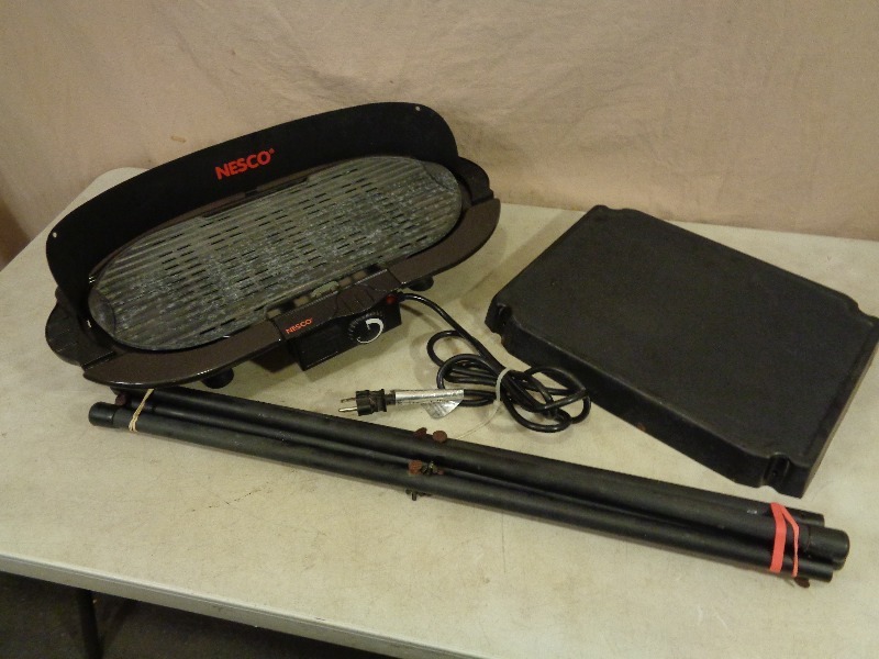 lot 155 image: Nesco Electric Grill with Stand