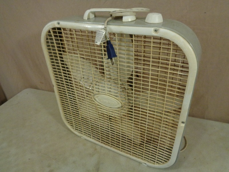 lot 157 image: 3 Speed Box Fan