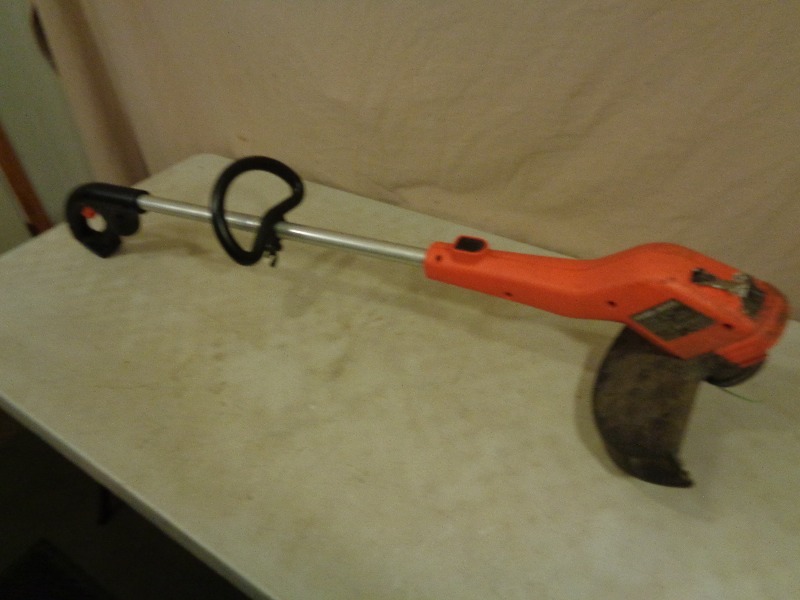 lot 159 image: Black and Decker Weed Whip