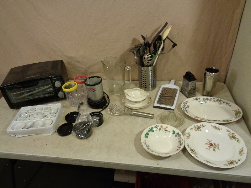 lot 167 image: Magic Bullet, Kitchen Items, Etc