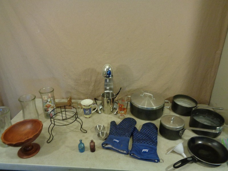 lot 176 image: Kitchen Items