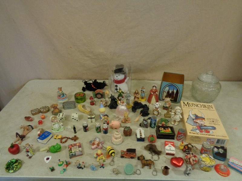 lot 178 image: Miniatures and Collectibles