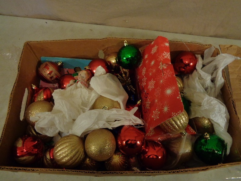 lot 188 image: Christmas Decorations