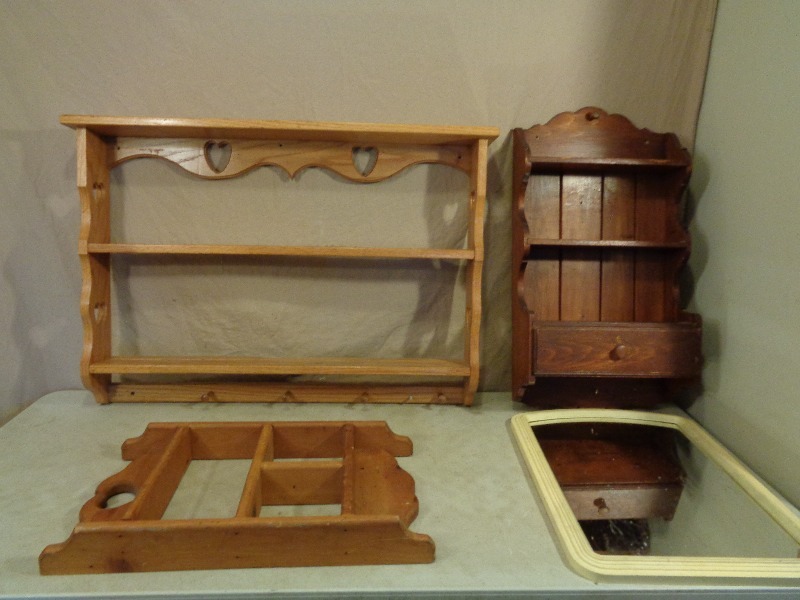 lot 190 image: 3 Wood Shelves and Mirror