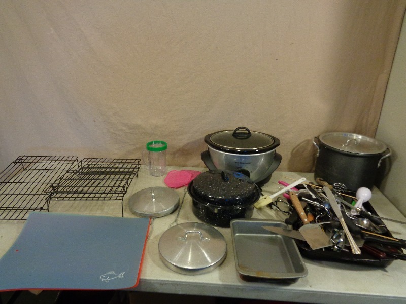 lot 202 image: Kitchen Items