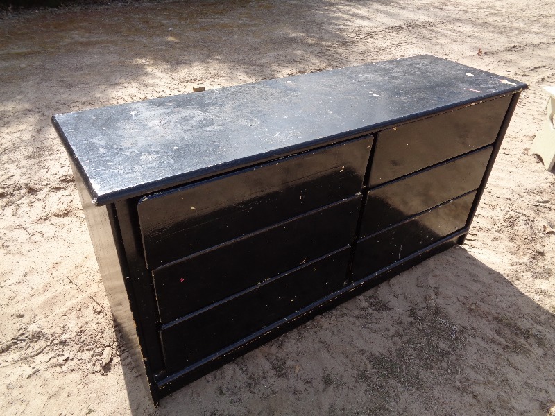 lot 129 image: 6 Drawer Dresser