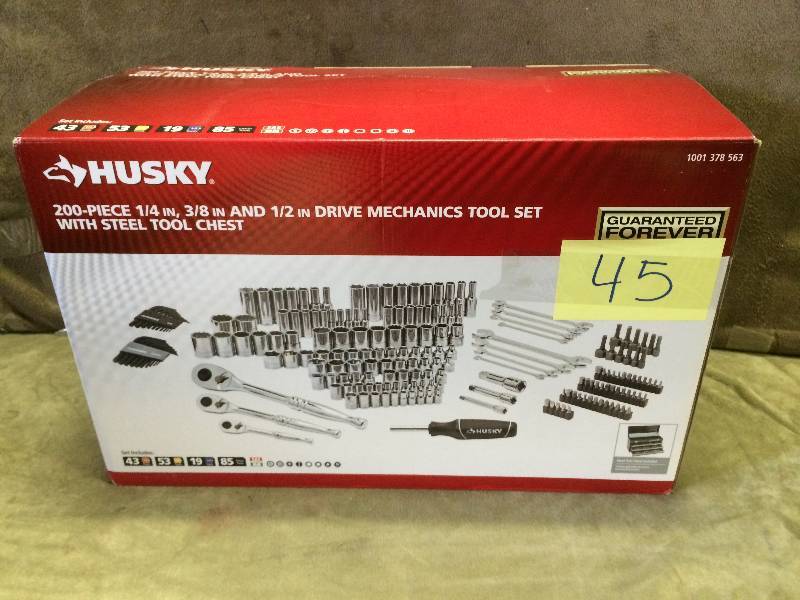 Husky 200 PC Mechanic Tool Ser and Tool Chest Organizer
