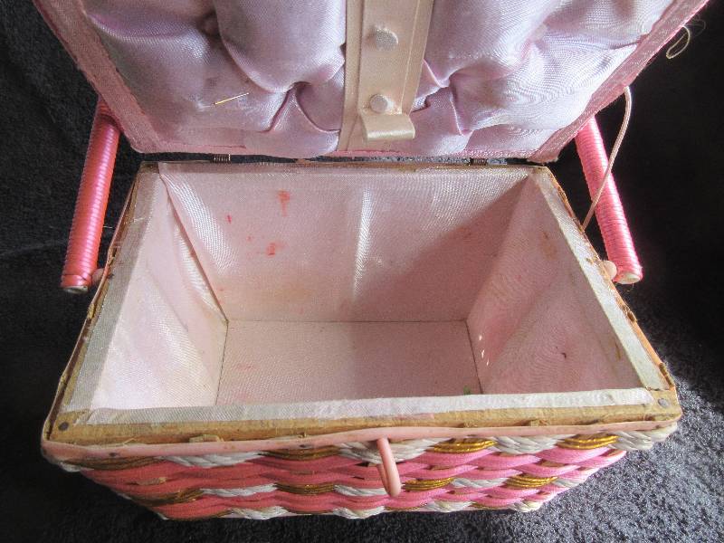 VINTAGE SEWING BASKET