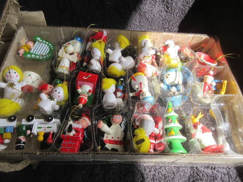 COLLECTIBLE ORNAMENTS