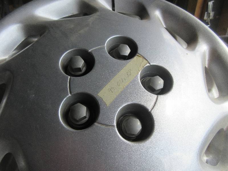 99 OLDS HUBCAPS