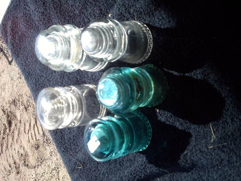 5 GLASS INSULATERS