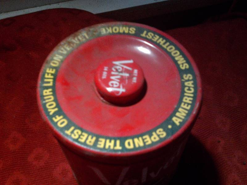 velvet pipe tabacco can