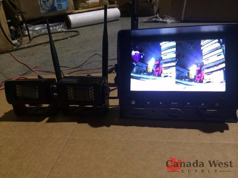lot 23 image: NEW 3 PIECE NIGHT VISION WIRELESS CAMERA WITH 7 LCD DISPLAY