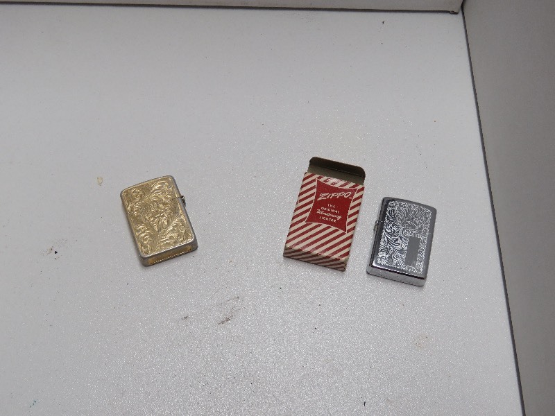 lot of 2 Zippo lighters