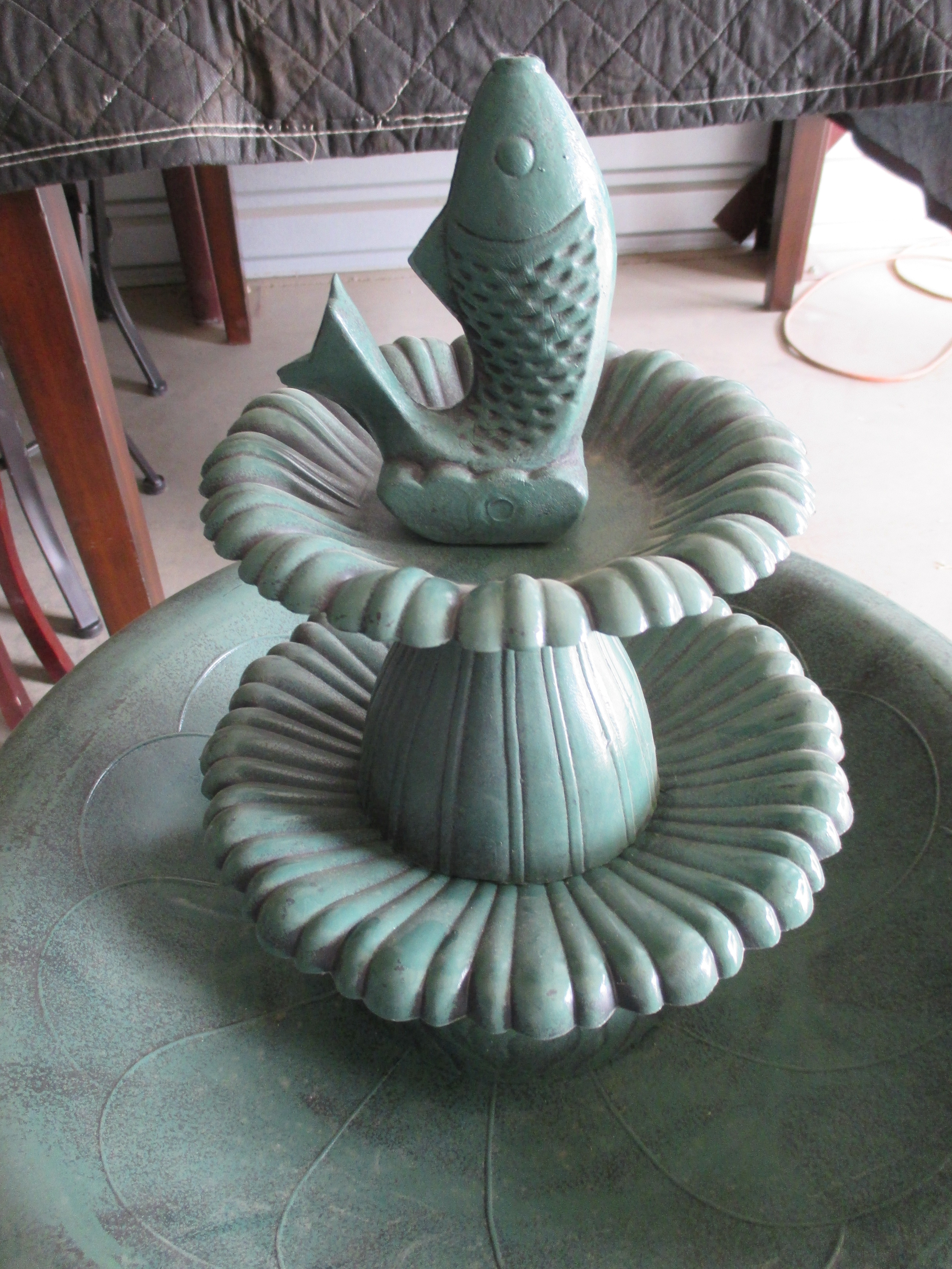 lot 165 image: Bird Bath Fountian