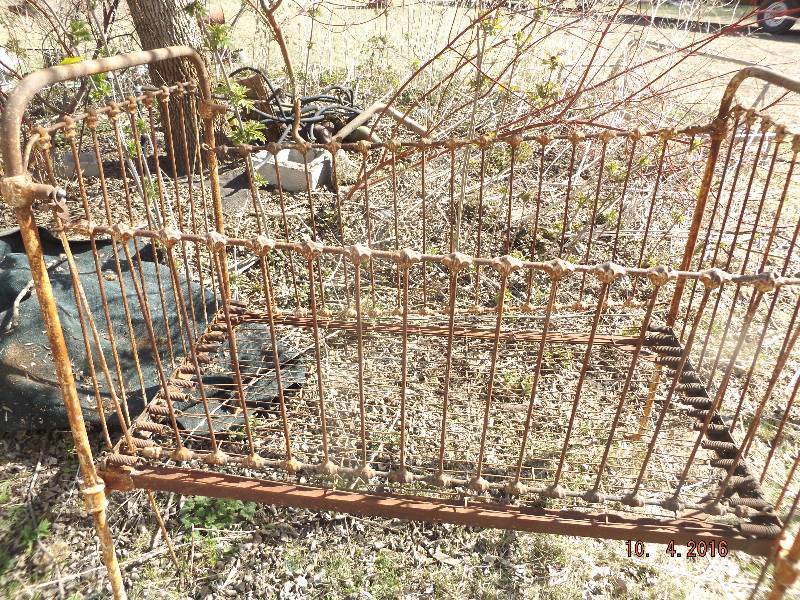antique iron childs bed