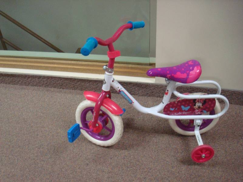 SMALL Kids Minnie Mouse Bike, With Training W...
