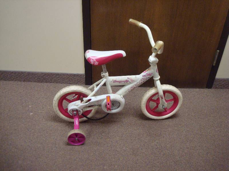 White Kids Bike, Needs Maintenance, Loose Cha...