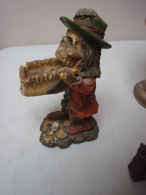 Lot Of Decor Items, Horn