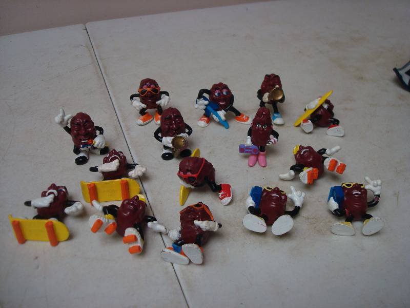 Lot Of Vintage California Raisins Figurines...