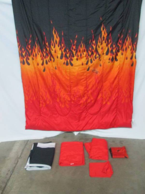 lot 33 image: Alcove Hot Stuff Comforter Set - Twin