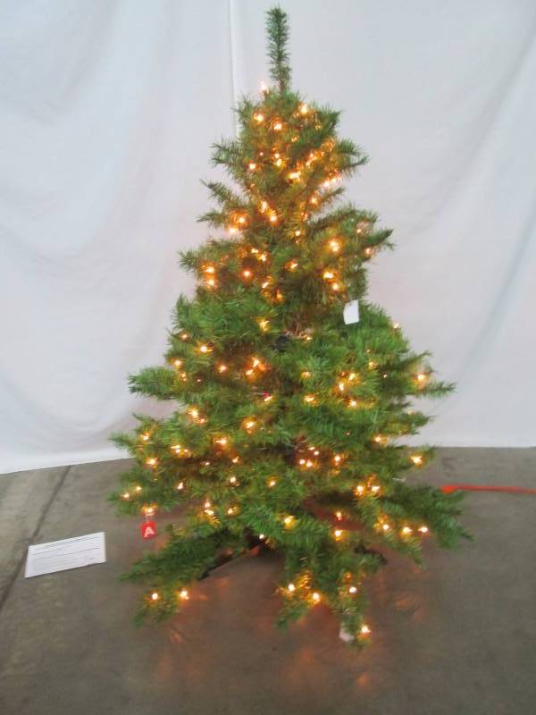 lot 40 image: Home For The Holiday 4.5 Pre-Lit Montana Tree