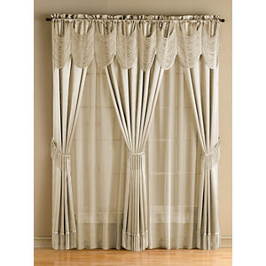 lot 26 image: Halley 56 x 84 6-pc. One Rod Drapery Set