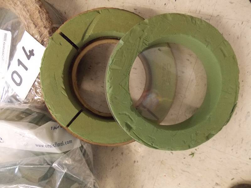 ROUND DESIGN WREATHS FRESH 2-12  2-15  2-18