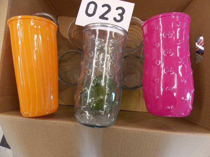 12 DOZEN SIZE ASSORTED COLORS AD CLEAR VASES 25 PCS