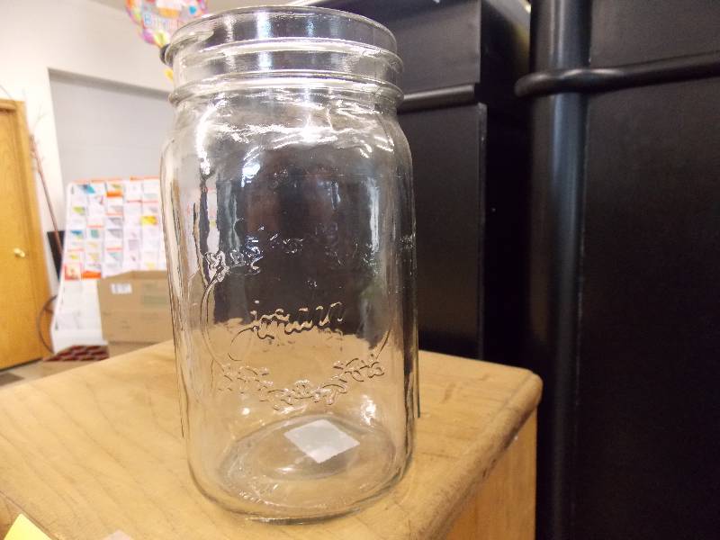 CLEAR QUART DESIGN JARS 26 PCS