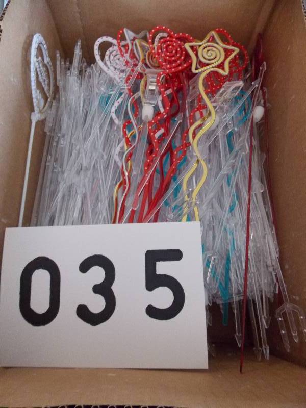 CARDETTE PICKS 18 AND 9 12 ASSORTED PICKS, GERBER DAISY STRAWS