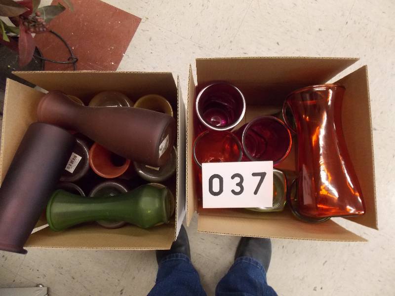 ASSORTED COLORED VASES 19 PCS