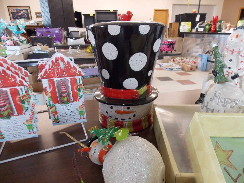 SNOWMEN FIGURINES AND COOKIE JAR