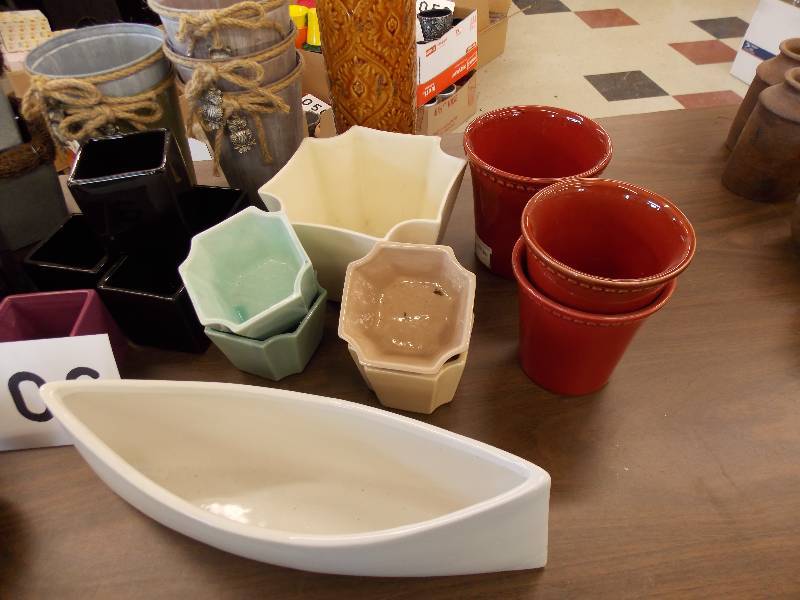 CERAMIC AND TIN CONTAINERS