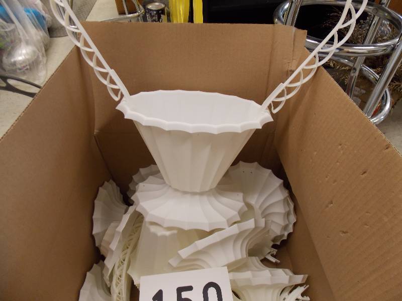 WHITE HANDLED BASKETS (30) BLACK (2)