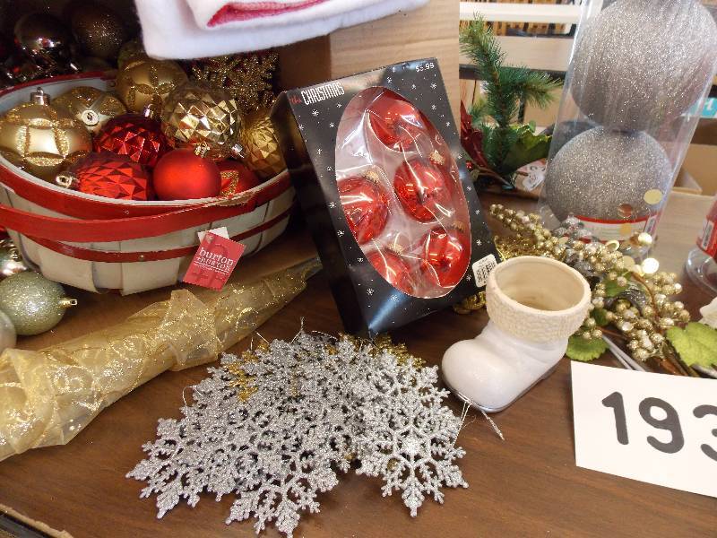 CHRISTMAS BALLS, ORNAMENTS AND HATS