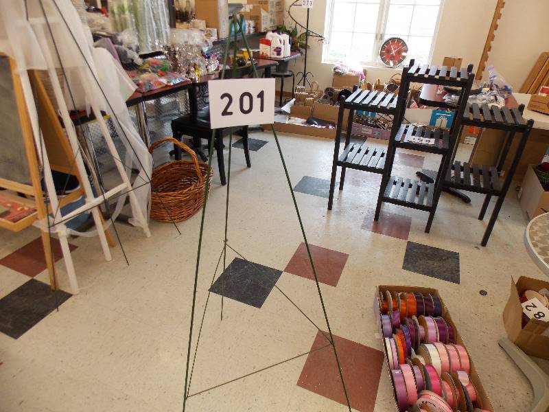 METAL EASELS (5) 4 - 54  1- 60