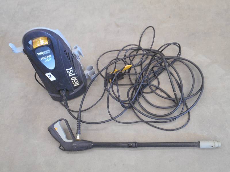lot 24 image: Yard Wise 1650PSI Electric Pressure Washer With Hose & Wand