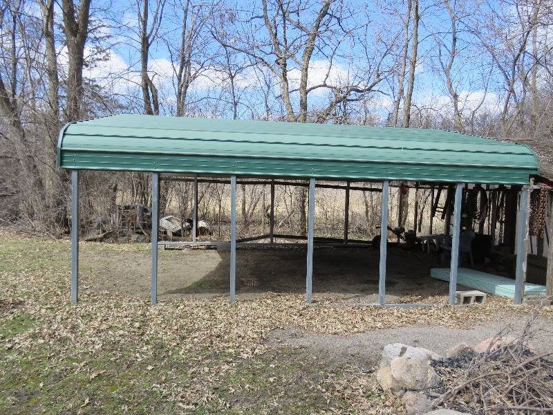 lot 3 image: Large CarPort