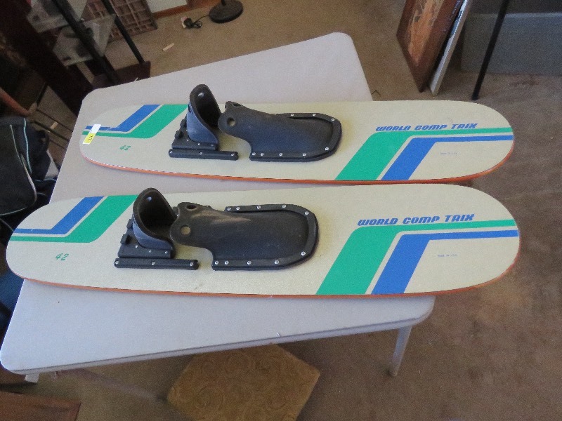 lot 27 image: Water Skis