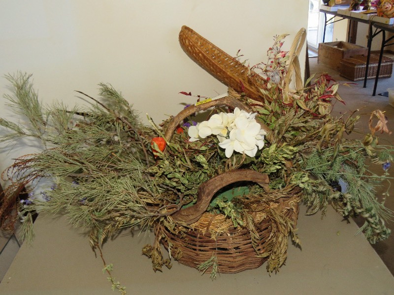 lot 67 image: Wicker baskets and Artificial flowers