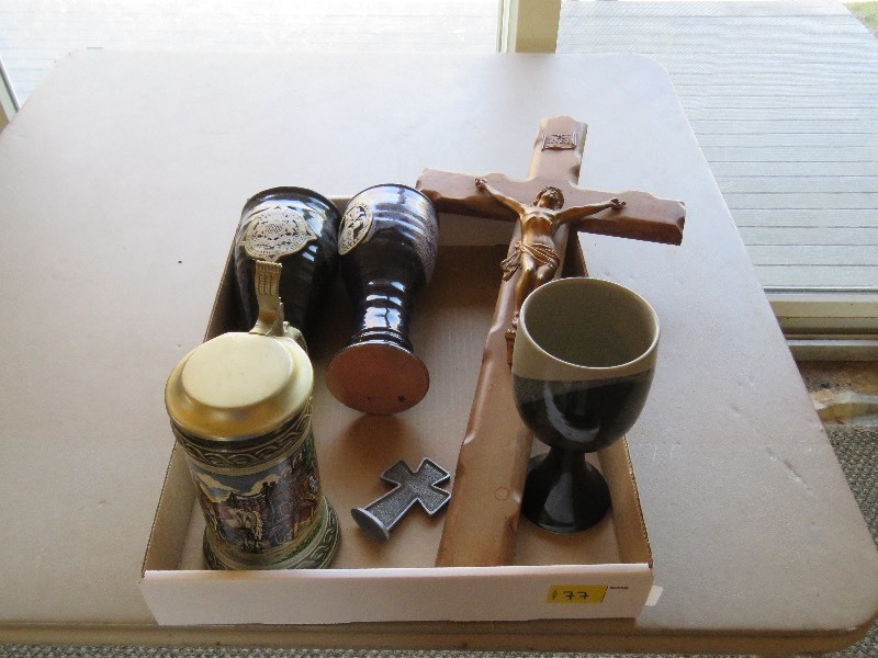 lot 77 image: Kitchen dcor
