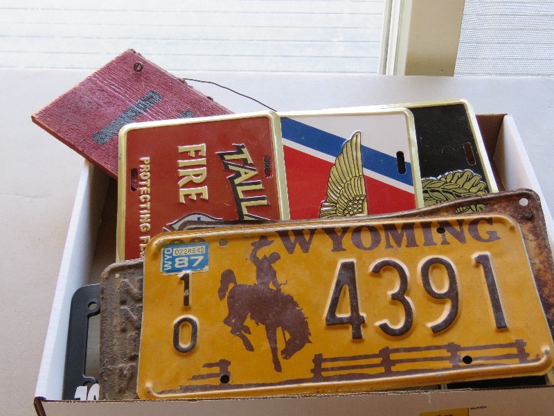 lot 80 image: Vintage License Plates