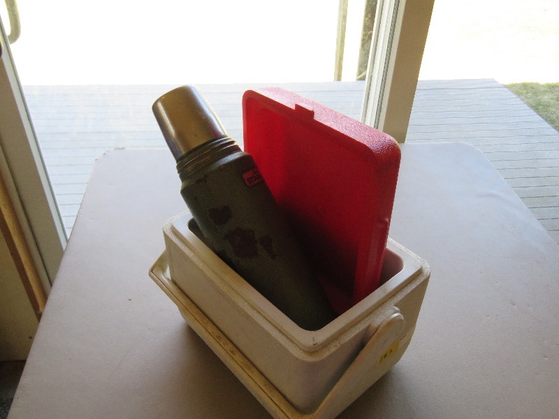lot 87 image: Lunch Lot